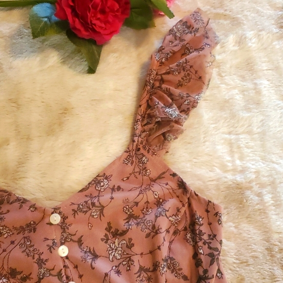 Flutter sleeve button peplum crop top - Picture 3 of 3